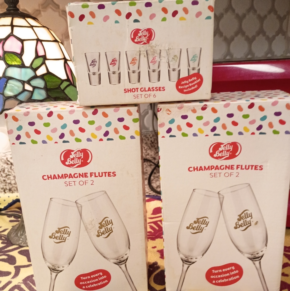 JELLY BELLY NIB 6 GLASS SHOT GLASSES/ 4 GLASS CHAMPAGNE FLUTES NIB